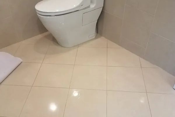 bathroom1C356F913-A655-7C09-4CDF-2F9FE37A776C.jpg