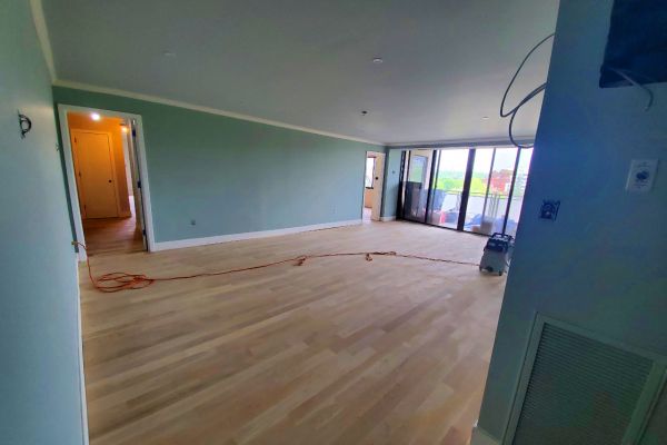 flooring-048CF16F43-A4DC-DE9E-780F-9F804BEA00CC.jpg